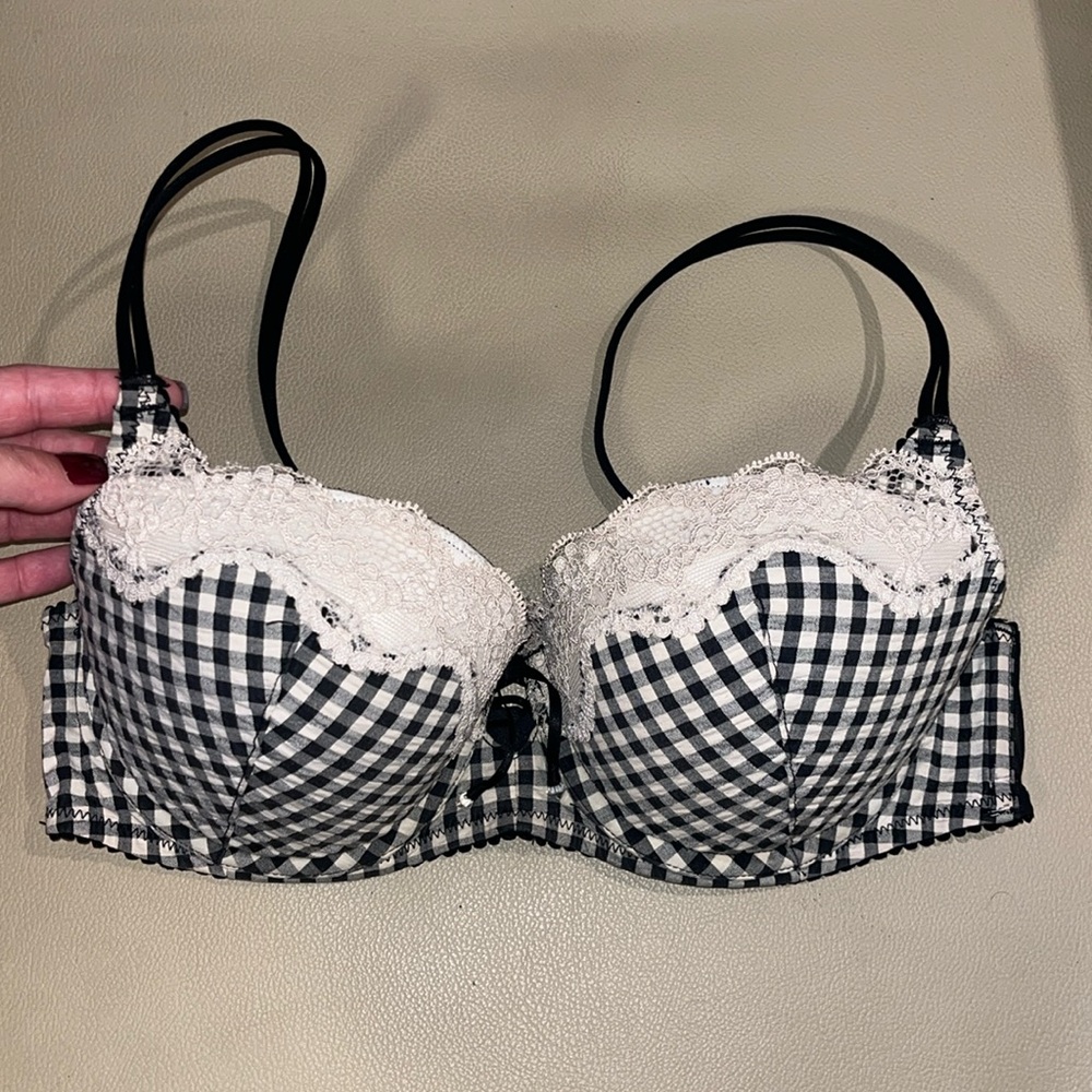 Victorias Secret 34C bra